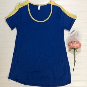 ๐ฟLuLaRoe Classic Tee